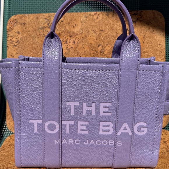 NWT MARC JACOBS SMALL LEATHER TOTE lavender color - Picture 4 of 8